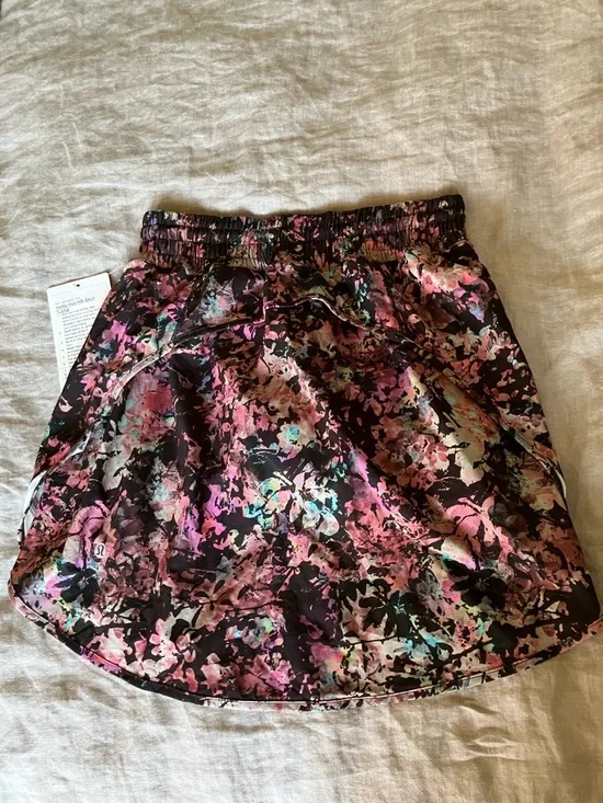 Lululemon Hotty Hot HR Skirt Long - Stencil Blossom Red Multi/Sheer Blu - Size 4 - Picture 4 of 7